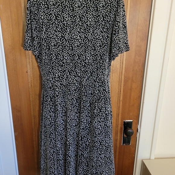 NWT Torrid 1 Black Silver Knee Length, With Pockets Dress, Ret. $69.50, XL 14-16 - Picture 3 of 4